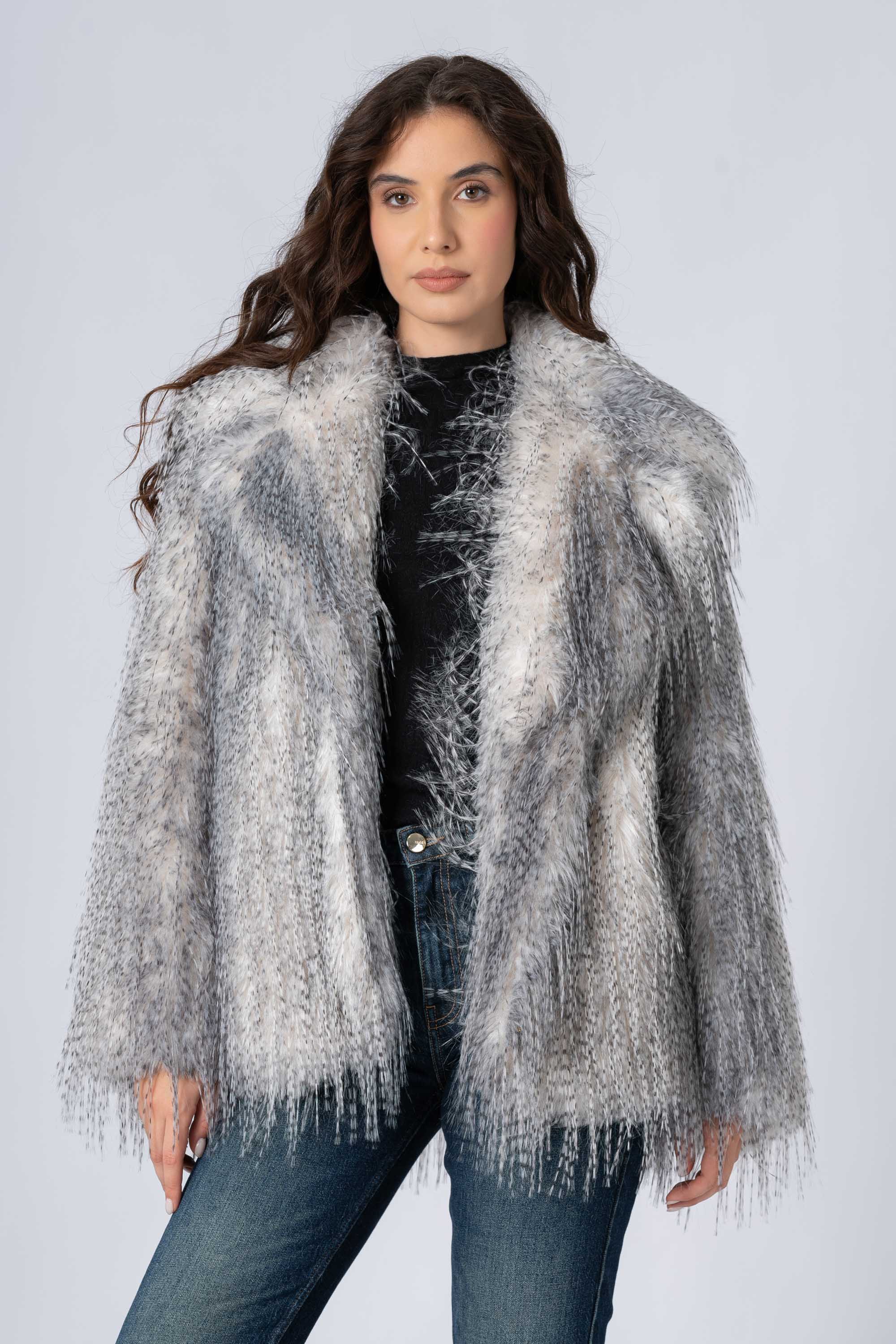 A25RGB8247ABUN0000_F6025_01.