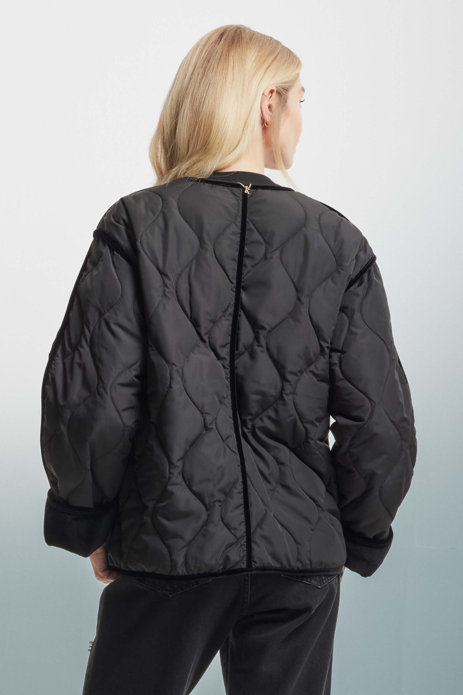 bow.a 2024AW完売QUILTING CLOUD JACKET ブラック bow.a 2024AW完売QUILTING CLOUD JACKET ブラック