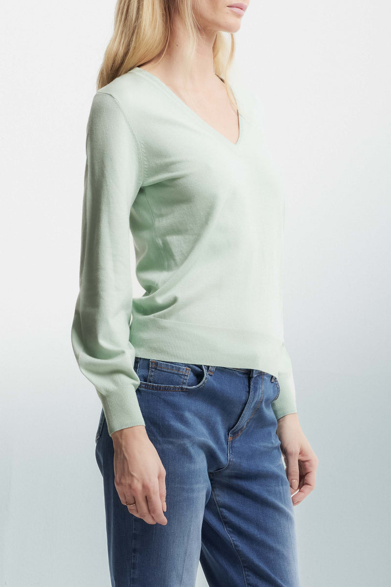 Beautiful jumper with a V-neckline - Sweater VURRIK