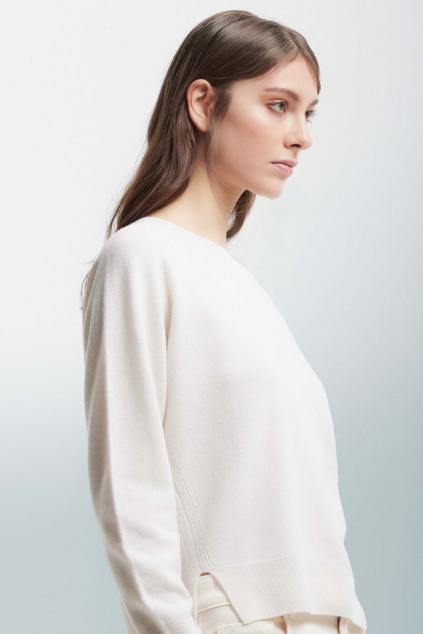 Minimalist jumper with long sleeves - Sweater CALLYTH