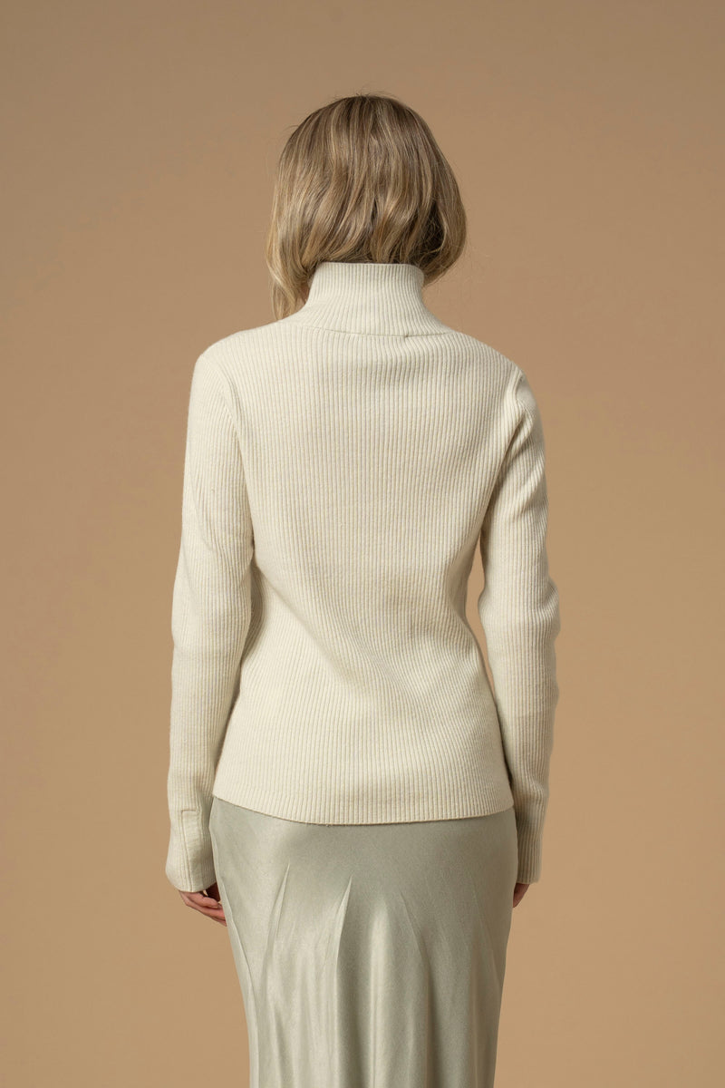 Pull col roulé avec détails boutons - Pull  M/L ENNATA