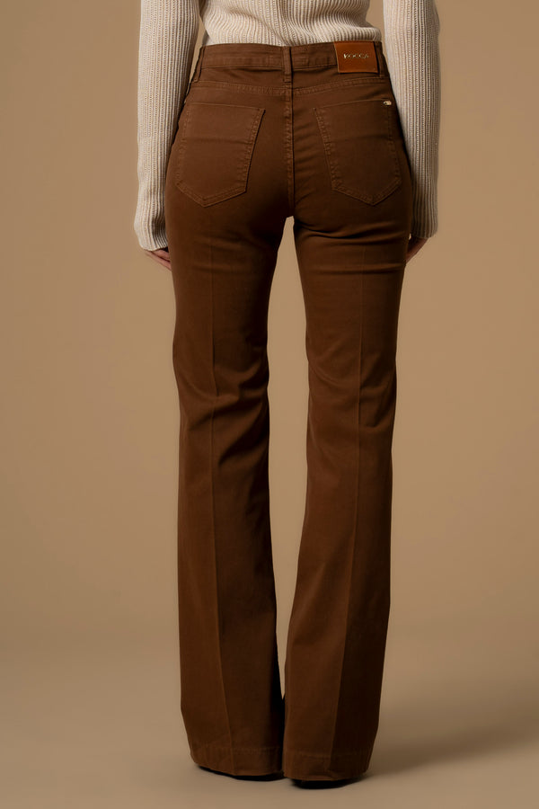 Pantalón acampanado con detalles de botones - Pantalon COLOR ROONEY