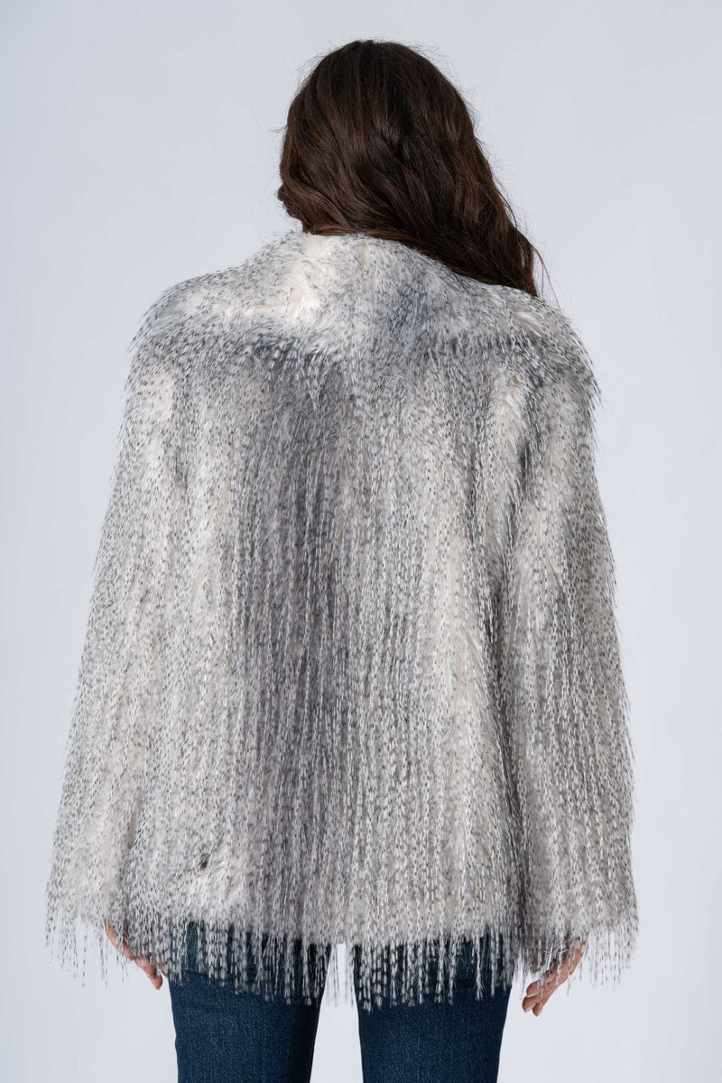 Veste courte de luxe en fourrure grise : véritable manteau d'hiver en fourrure de renard givré Veste courte de luxe en fourrure grise : véritable manteau d'hiver en fourrure de renard givré