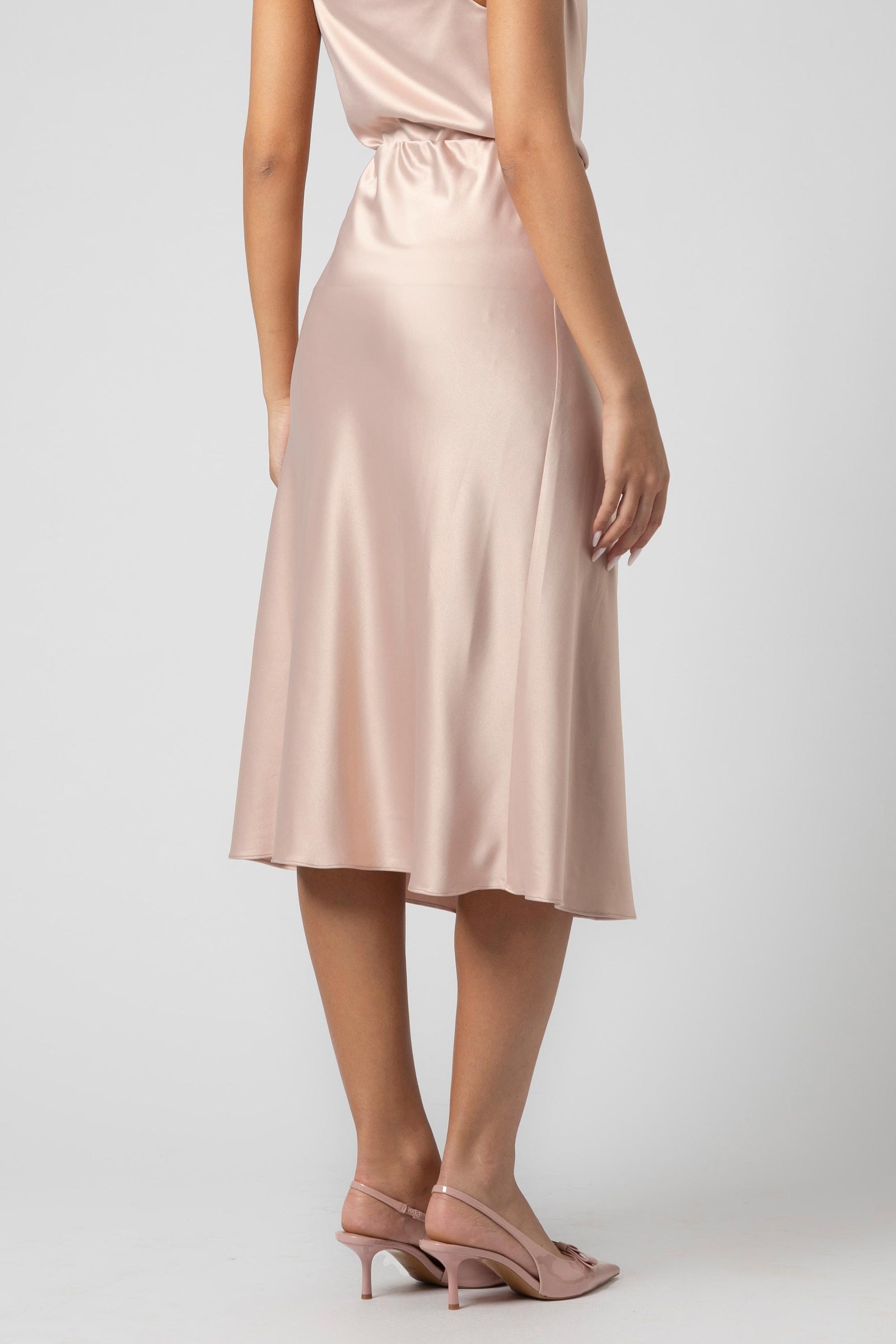 Modern chic silky three quarter length skirt - Skirt TRESX | Kocca