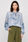 Blusa fluida con estampado floral y lazo en el cuello - Blusa COCLITE