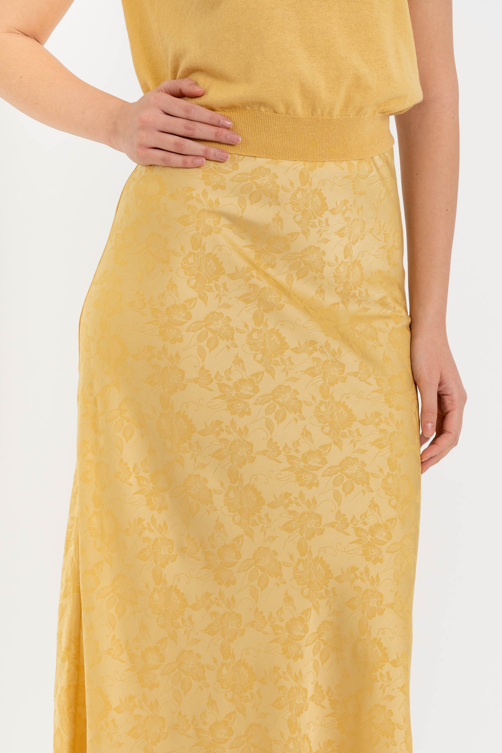 Long skirt with a high waist and floral jacquard pattern - Skirt 