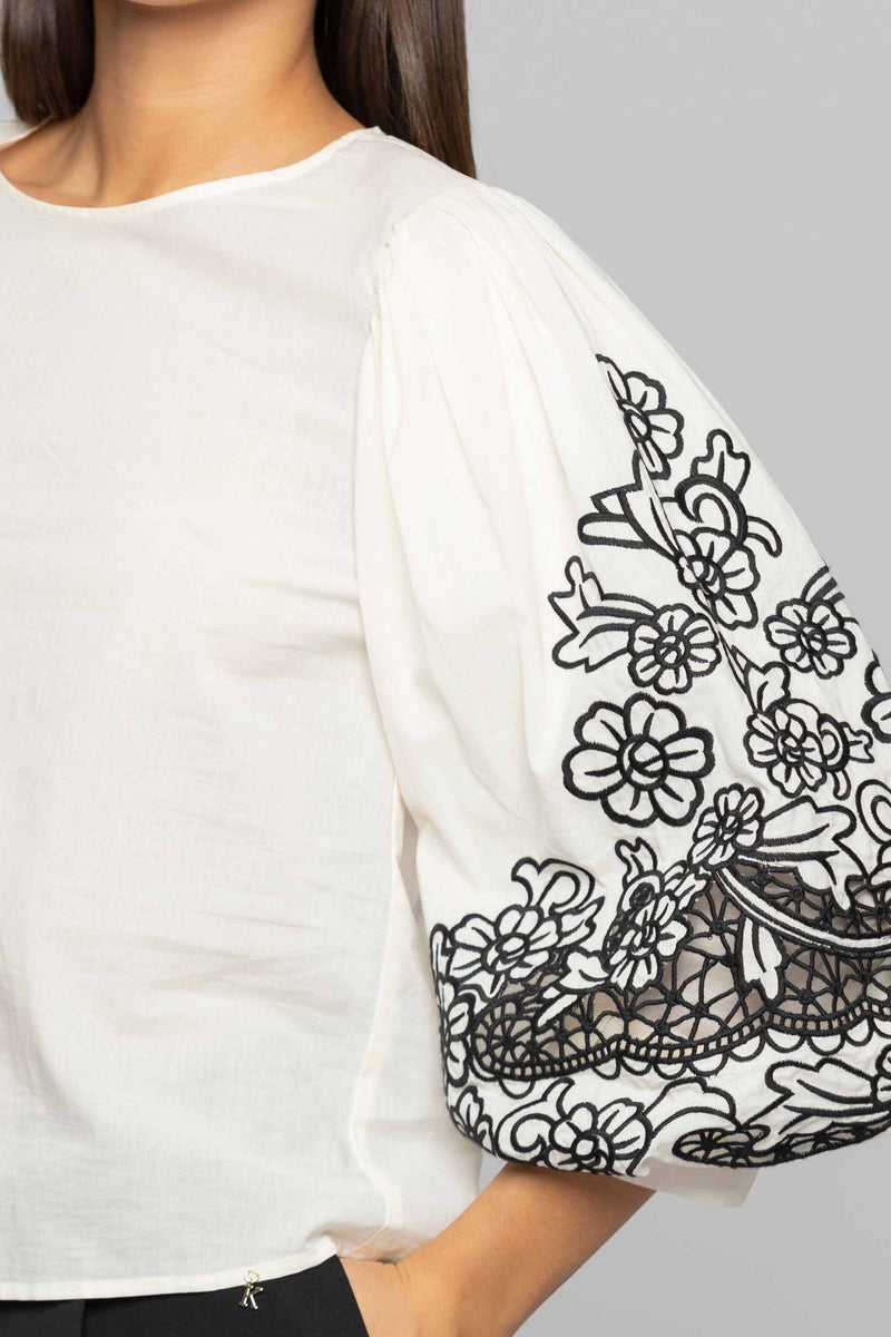 Elegante blusa con bordado floral - Blusa EBERHARD