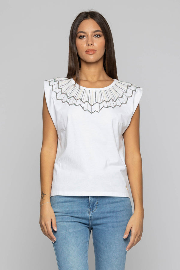 T-shirt with embroidery around the neckline - T-shirt RAENAY