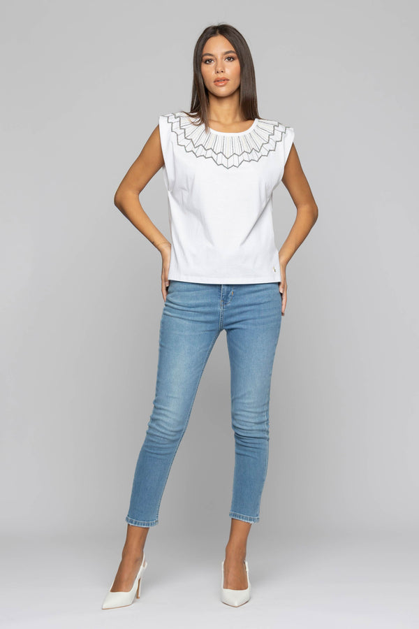 T-shirt with embroidery around the neckline - T-shirt RAENAY
