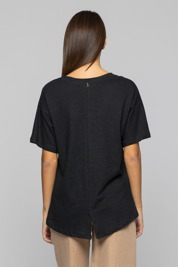 Camiseta con cuello en pico y bordado - Camiseta BOCKARI